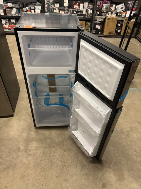 Accucold 2-door Cycle Defrost Refrigerator-freezer in Platinum, 4.5 Cu.ft. (Model CP73PLLHD)