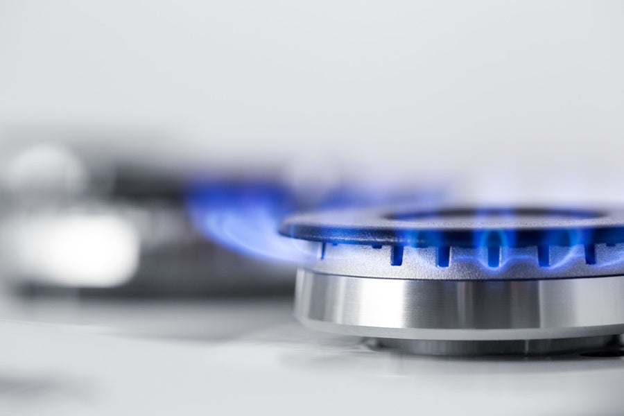 Accucold 5-burner gas cooktop made in Italy in white finish with sealed burners, cast iron grates, wok stand, and stainless steel