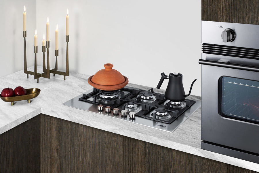Accucold 4-burner gas cooktop made in Italy in stainless steel with cast iron grates